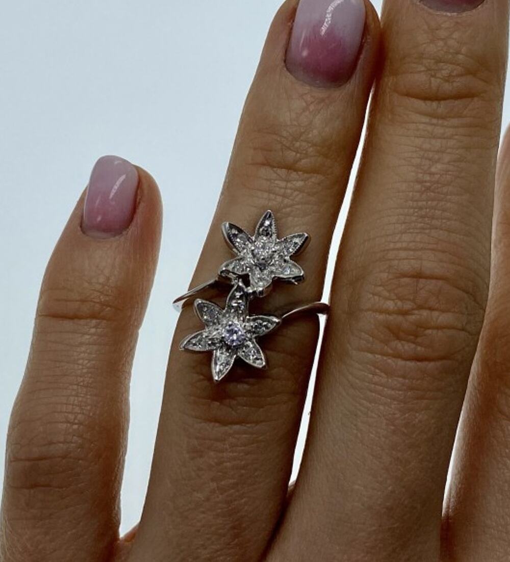 14K White Gold Diamonds "Flowers" Ring Size 5.5